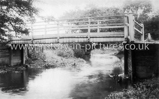 The White Bridge, Buckhurst Hill, Essex. c.1915